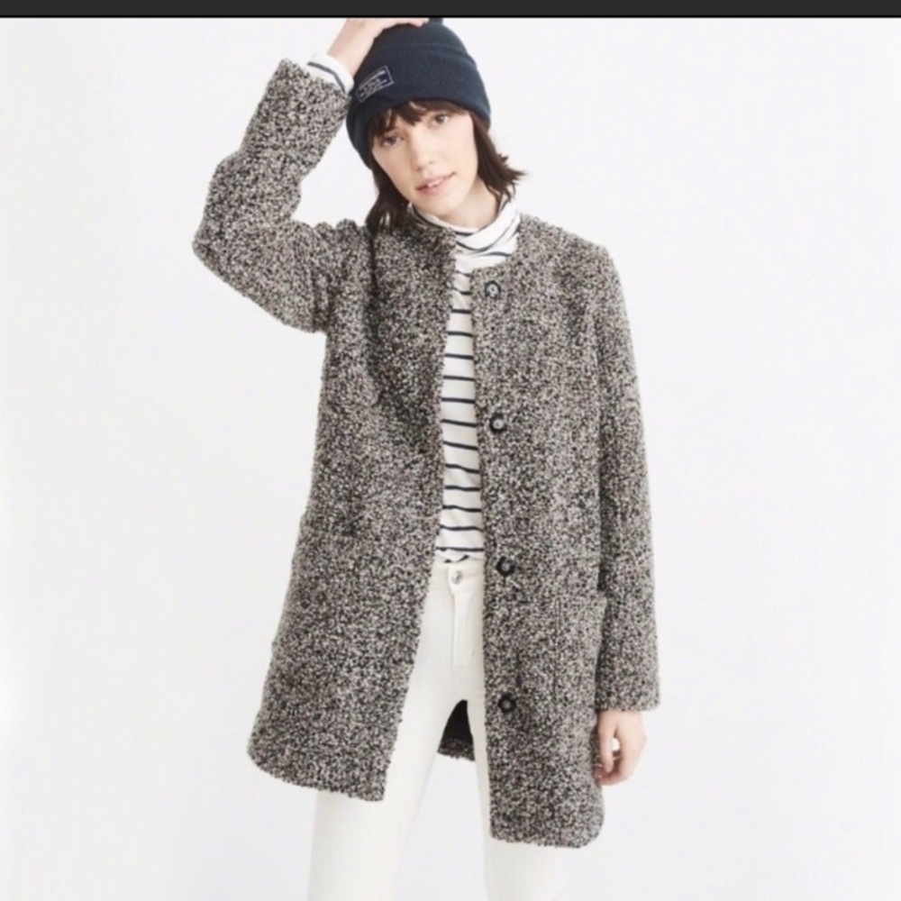 Beautiful wool blend A&F collarless coat🤍
